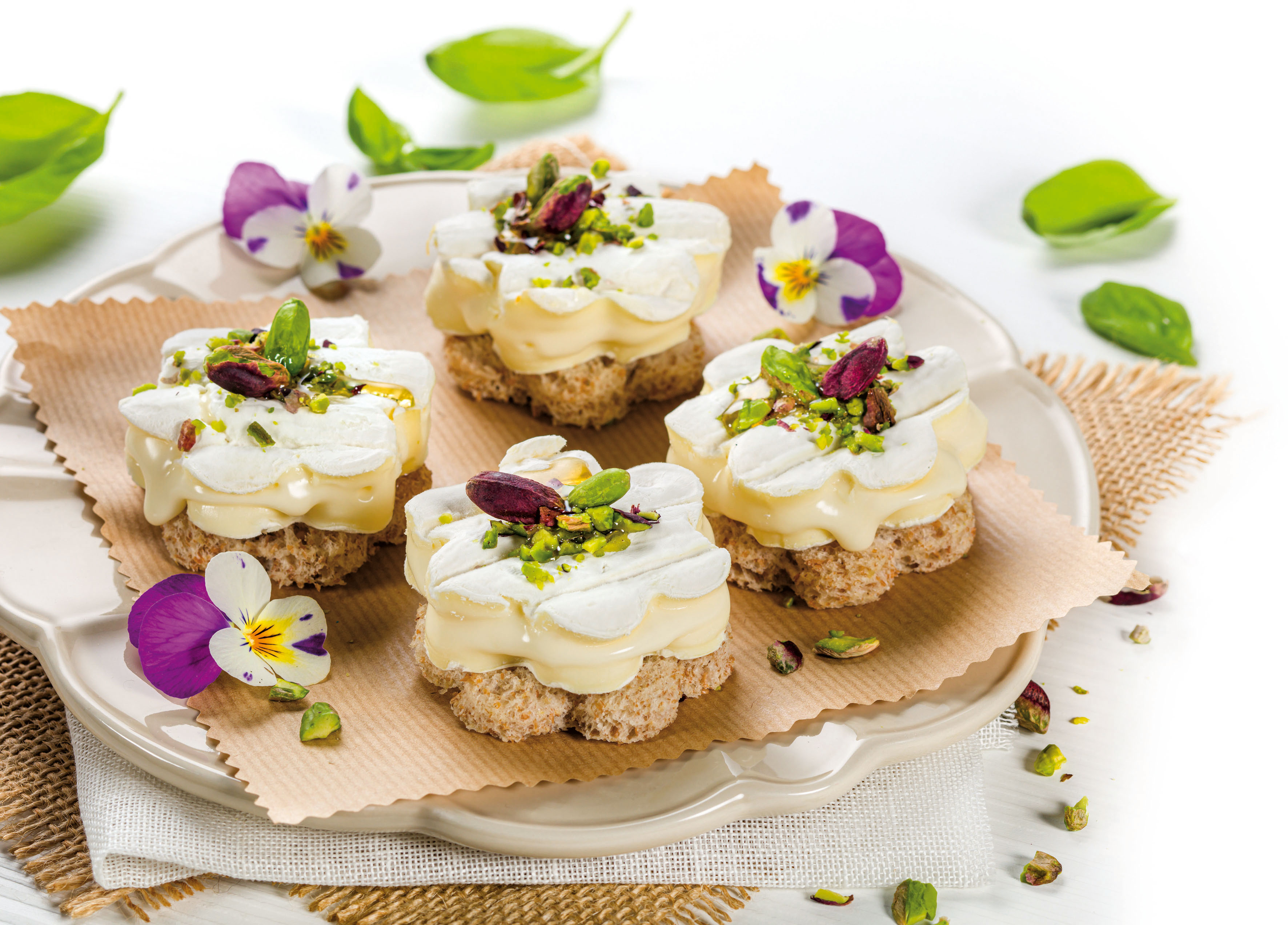 Paglierina flowers with chopped pistachios and honey